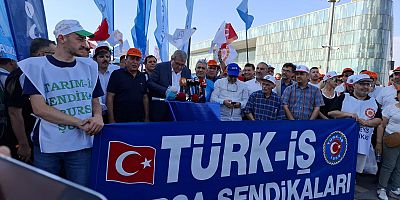 Bursa'da kamu işçileri kent meydanında seslendi: 'Biz işçiyiz, köle değiliz'