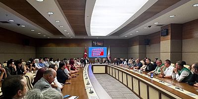 İşçiler hazırladıkları yasa tasarısı için Meclis'te
