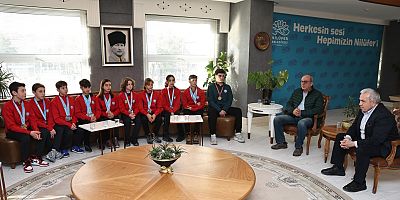  Şadi Özdemir başarılı sporcuları ağırladı