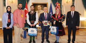 Altın Karagöz dans ekiplerinden Başkan Bozbey’e ziyaret