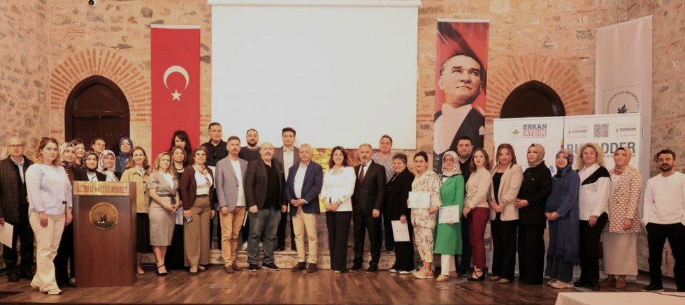 “Ana  Baba Okulu” Programını Tamamlayanlar Sertifikalarını Aldı