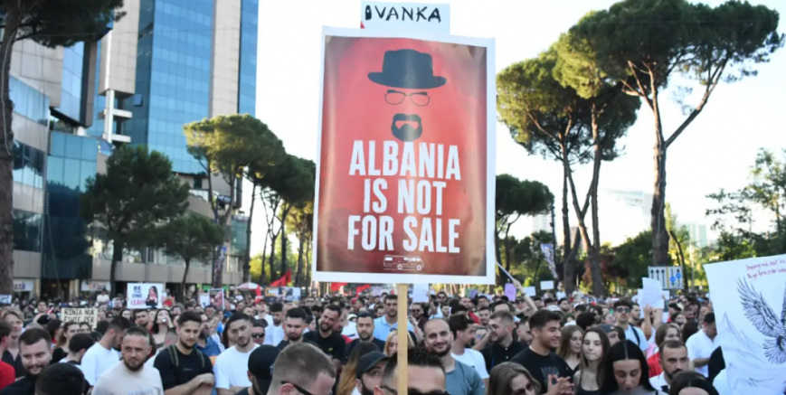 Arnavutluk'ta halk protestoları sürüyor