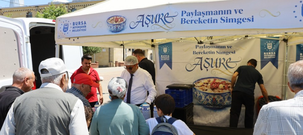 Aşure geleneği Şirinevler'de yaşatıldı