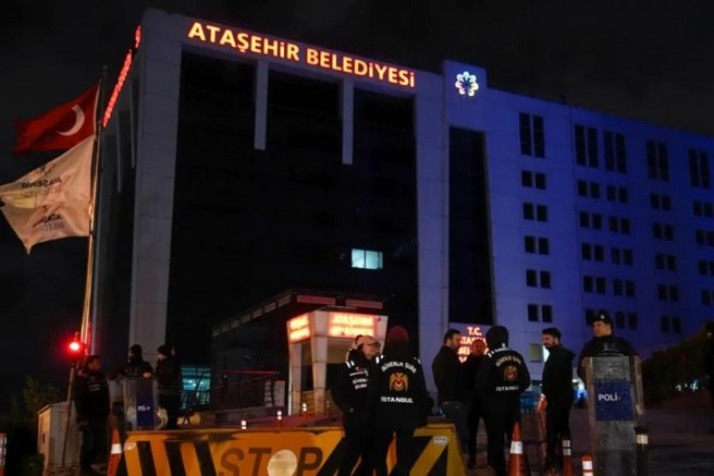 Ataşehir Belediyesi'ne gece yarısı operasyon: Belediye Başkanı Onursal Adıgüzel ile birlikte 18 kişi gözaltına alındı