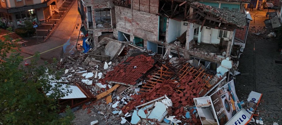 Balıkesir’de depremde yaralanan 26 kişi taburcu edildi