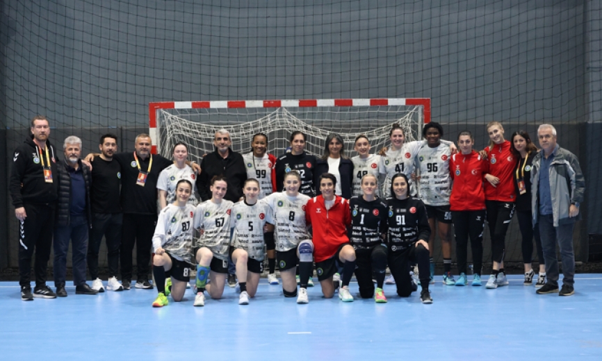 Bursa Büyükşehir Belediyespor şampiyonluğa koşuyor