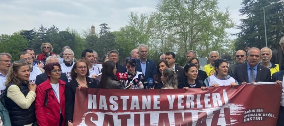 Bursa’da sağlık alanlarının satışı protesto edildi: Sağlık ticaret konusu değildir
