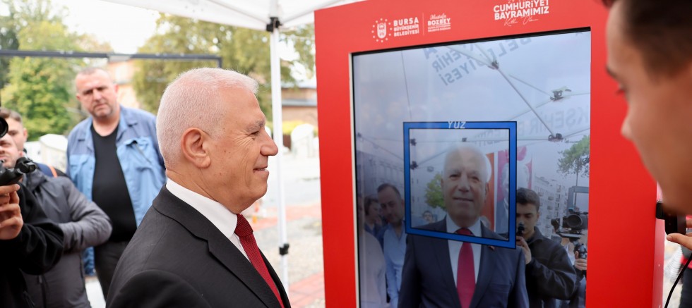 Bursalılar, Atatürk ile aynı karede