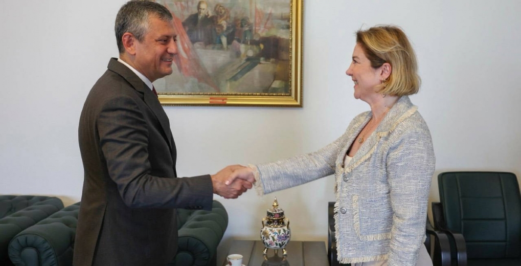Çorlu Tren Faciası’nda oğlunu kaybeden Mısra Öz, CHP’ye katıldı