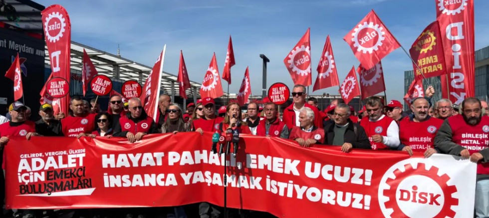 DİSK Bursa'dan seslendi: Gelirde, vergide ve ülkede adalet istiyoruz