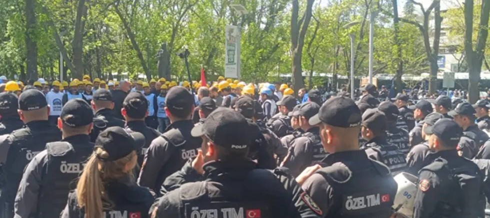 Doruk Madencilik işçilerine polis ablukası: Enerji Bakanlığına yürüyüşe izin verilmedi