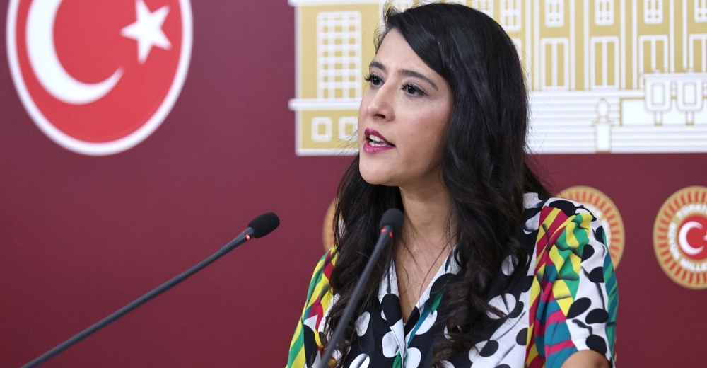 EMEP Milletvekili Karaca, BİRTEK-SEN'in tekstilde çalışan kadın işçilerle ilgili raporunu Meclise taşıdı