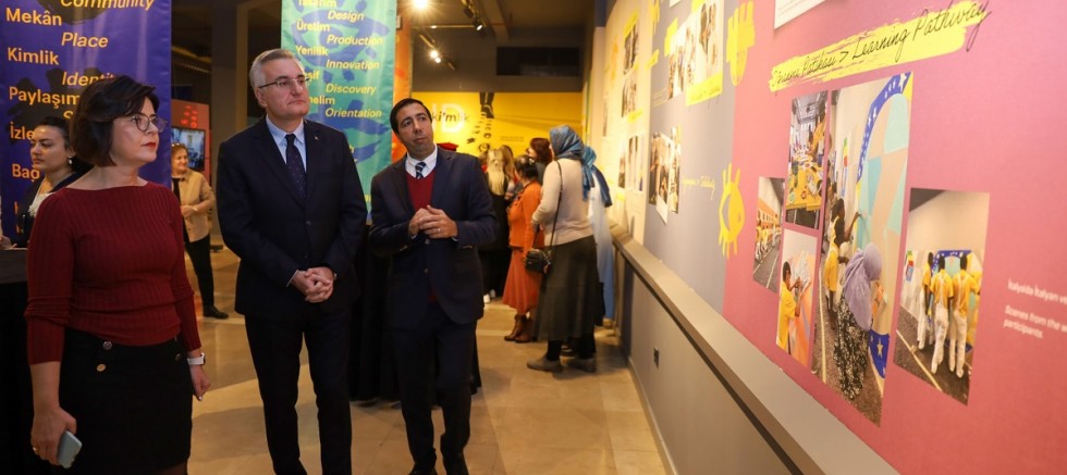 Göçmenlerin yolculuğu ‘Kimlik’le sergilendi