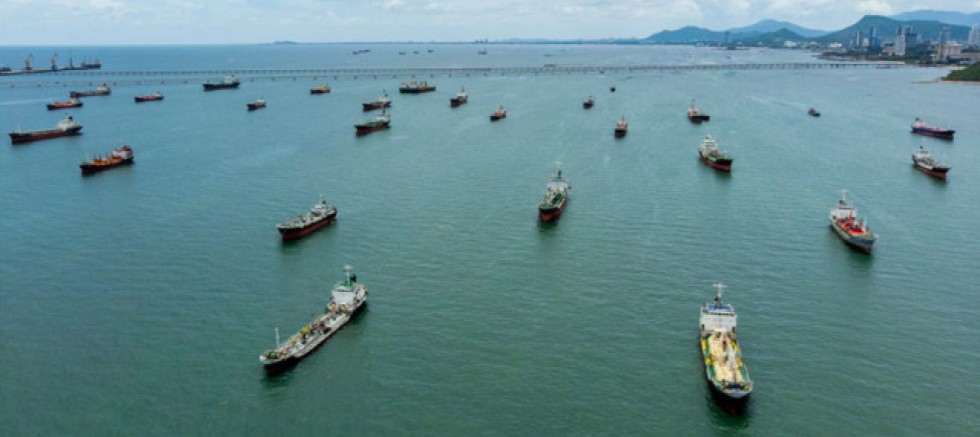 İran basını: 72 saatte 52 İran gemisi ABD ablukasını geçti