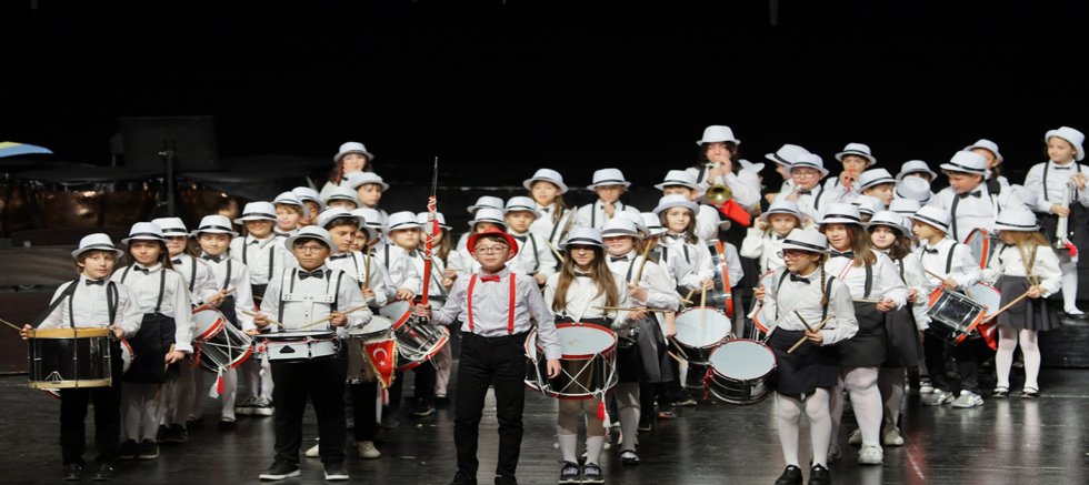 Bursa’da çocukların sesi senfoniyle yükseldi