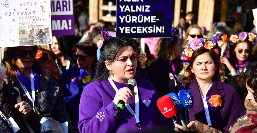 Bursa’da Kadınlardan 8 Mart’ta Güçlü Mesaj: “Mücadeleden Vazgeçmeyeceğiz