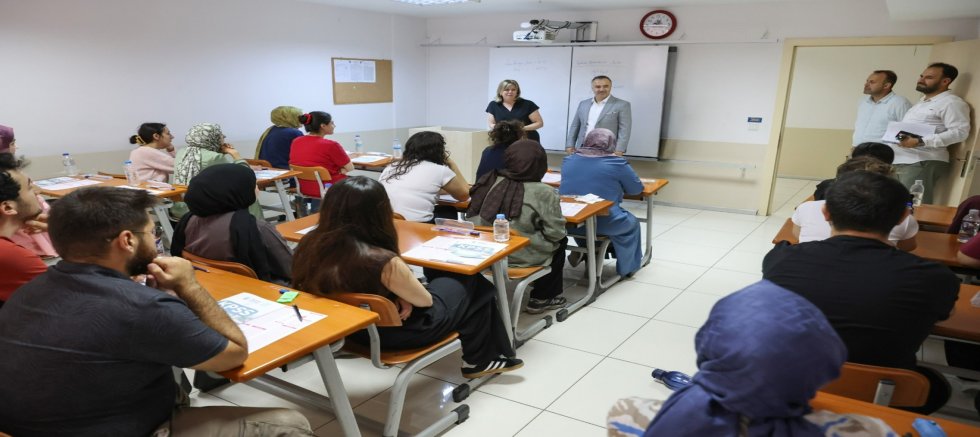 Büyükşehir'den memur adaylarına KPSS provası
