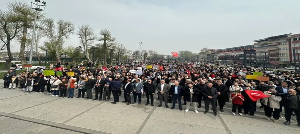 İnegöl’de öğretmenler şiddete karşı ortak eylem yaptı: Okullarda şiddete hayır