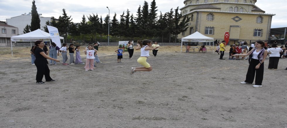 Karacabey’de çocuklara, sokak oyunları  etkinliği