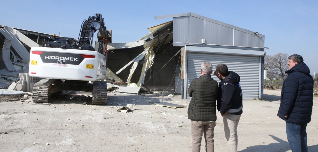 Nilüfer’de 4 kaçak bina yıkıldı 