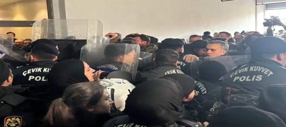 Nurhayat Altaca Kayışoğlu: 'Hangi demokrasiye inandıracaksınız bütün dünyayı?'