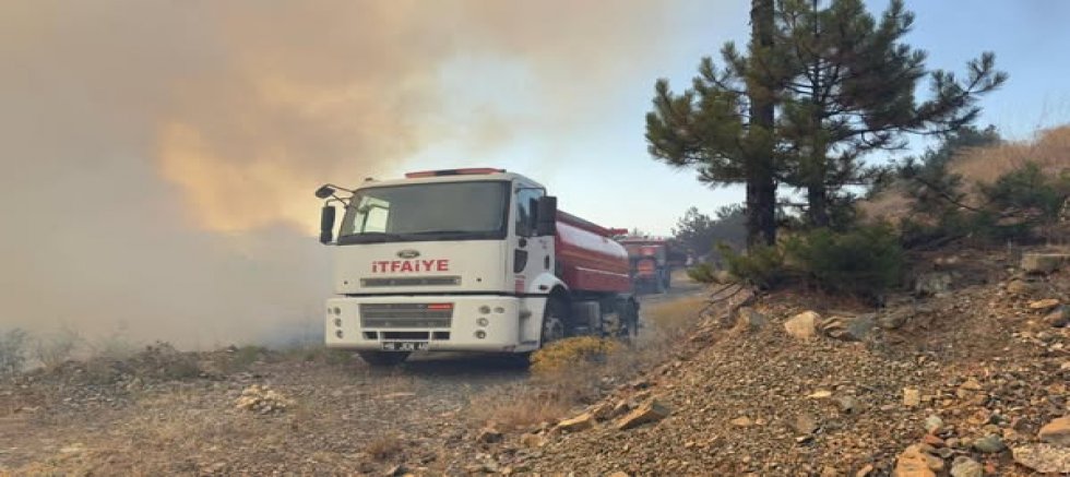 Orhaneli ilçesi Yakuplar'da çıkan yangına müdahale ediliyor