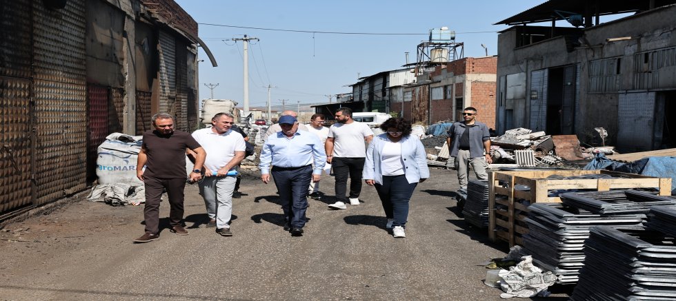 Şadi Özdemir mahallelerdeki sorunları yerinde inceledi