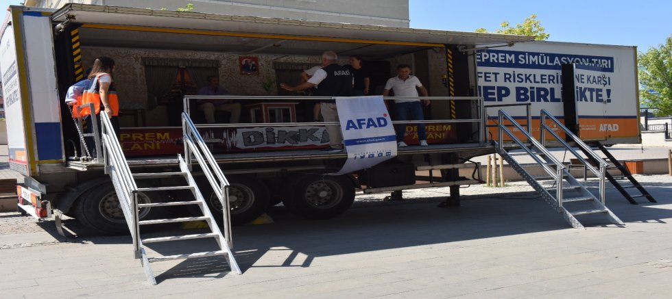 YILDIRIM BELEDİYESİ VE BURSA İL AFET VE ACİL DURUM (AFAD) MÜDÜRLÜĞÜ DEPREM SİMÜLASYON EĞİTİMİ DÜZENLEDİ.
