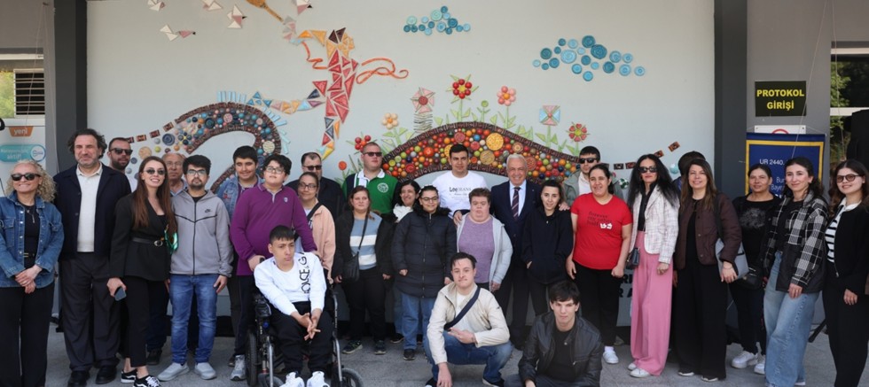 Nilüfer’de renkli dayanışma: Sanat ve sevgi panosu