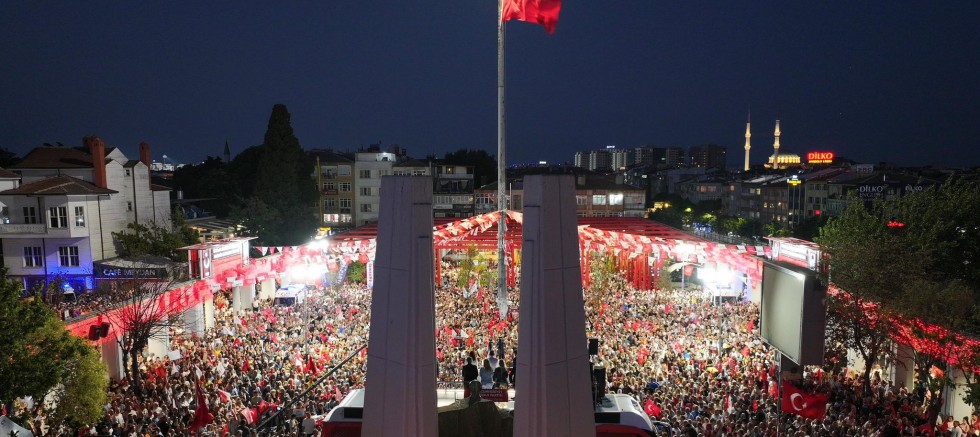 Özgür Özel Bakırköy mitinginde,'Kolay ölümler ülkesi' tepkisi