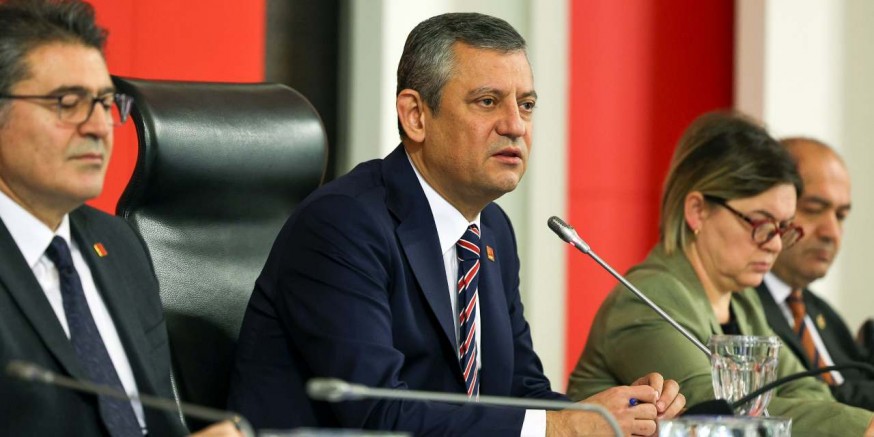 Özgür Özel'den emekliye verilen 1000 liralık zamma sert tepki! 