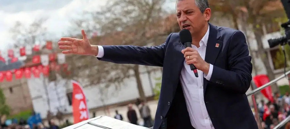 Özgür Özel'den Güvenparkta kitlesel buluşma sonrası Anıtkabir'e yürüyüş