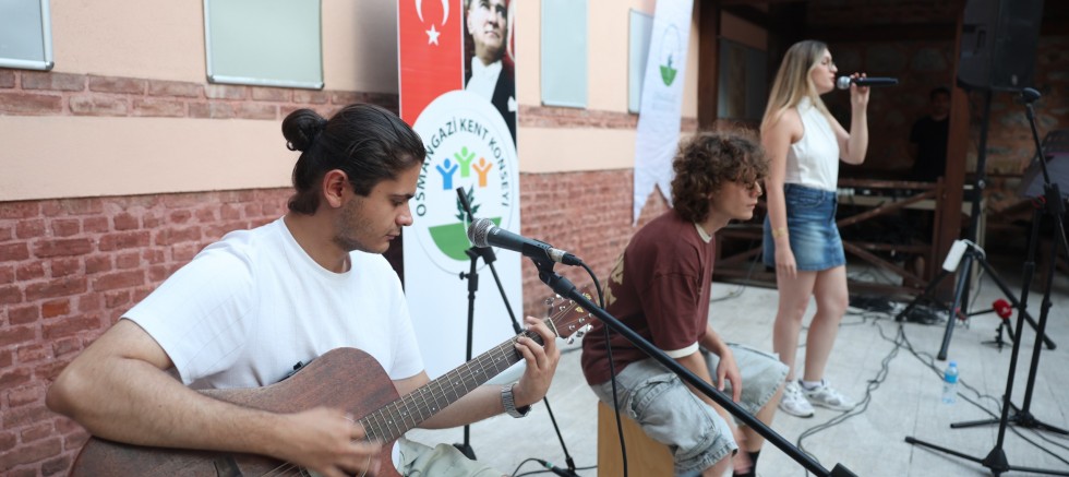 Şadırvanlı Han’da Gençlerden Müzik Dolu Akşam