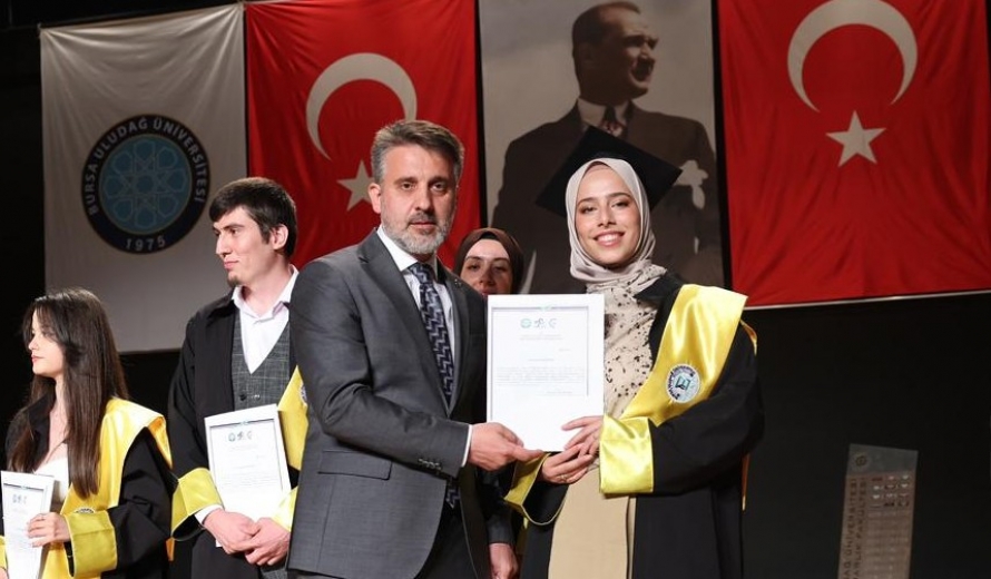 Şahin Biba, Mimarlık Fakültesi Mimarlık Bölümü’nün 2025-2026 Dönemi Mezuniyet Töreni’ne katıldı