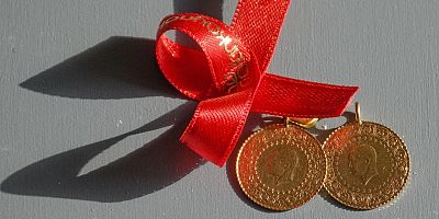 Altında yön aşağı döndü: İşte 24 Nisan 2026 çeyrek, gram ve yarım altın satış fiyatları