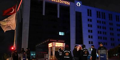 Ataşehir Belediyesi'ne gece yarısı operasyon: Belediye Başkanı Onursal Adıgüzel ile birlikte 18 kişi gözaltına alındı