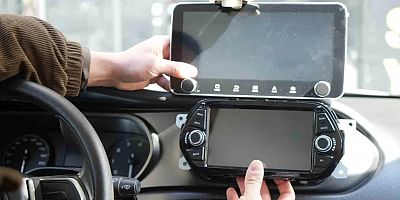 Bakanlık araçlara ekran yasağında geri adım; kesilen cezalar iptal edildi.