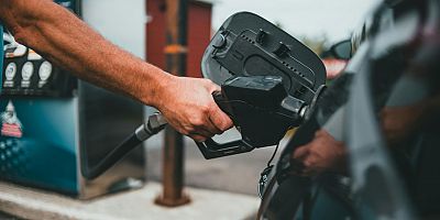 Benzinden sonra motorin de zamlanıyor
