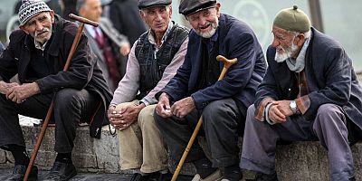 Beş emekli birleşse yoksul olamıyor