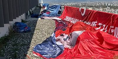 Bursa Büyükşehir Belediyesine geçici kayyım:Mustafa Bozbey’in pankartı indirildi