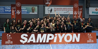 Bursa Büyükşehir Belediyespor sezonun üçüncü kupasına da kavuştu
