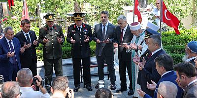Bursa’da 15 Temmuz programı Hamitler ve Pınarbaşı şehitliklerinde anma töreniyle başladı.