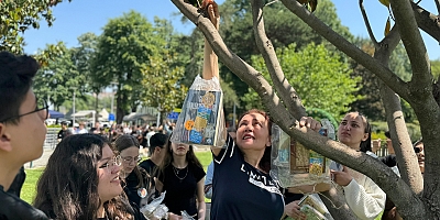 Bursa’da ağaçlar ‘kitap’ açtı