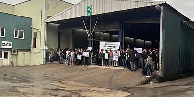 Bursa'da Aroma işçileri hakları için iş bıraktı