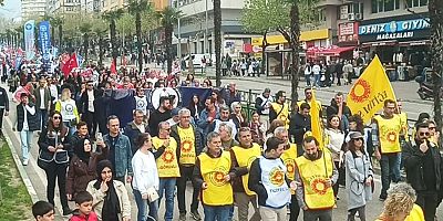 Bursa'da binlerce öğretmen şiddete karşı yürüdü