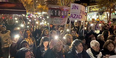  Bursa'da kadınlar 25 Kasım'da şiddete, güvencesizliğe ve kadın cinayetlerine karşı sokaklardaydı.