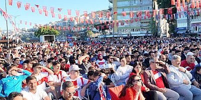 Bursa milli maçı birlikte izledi