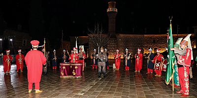 Bursa’nın 700 yıllık destanı ışık gösterisiyle anlatıldı