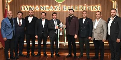 Bursaspor’un şampiyonluk kupası Osmangazi Belediyesi’nde