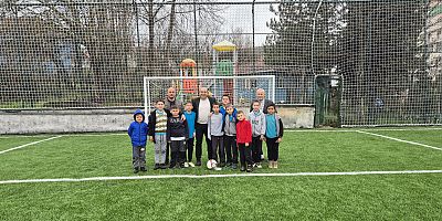 Büyükorhan'daki halı saha sil baştan yenilendi